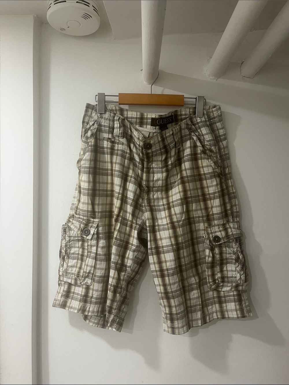 Y2K GUESS Men's Olive and Tan Plaid Cargo Shorts